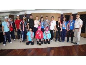 Şahinbey Belediyesi Başarılı Sporcuları Altınla Ödüllendirdi