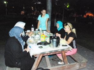 Vatandaş İftar Saatine Parklara Akın Ediyor