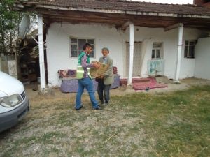 Turhal Somuncu Baba Vakfı 200 Aileye Kumanya Dağıttı