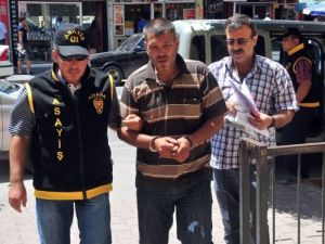 Eşi Ve Komşusunu Öldüren Şüpheli Adliye Sevk Edildi