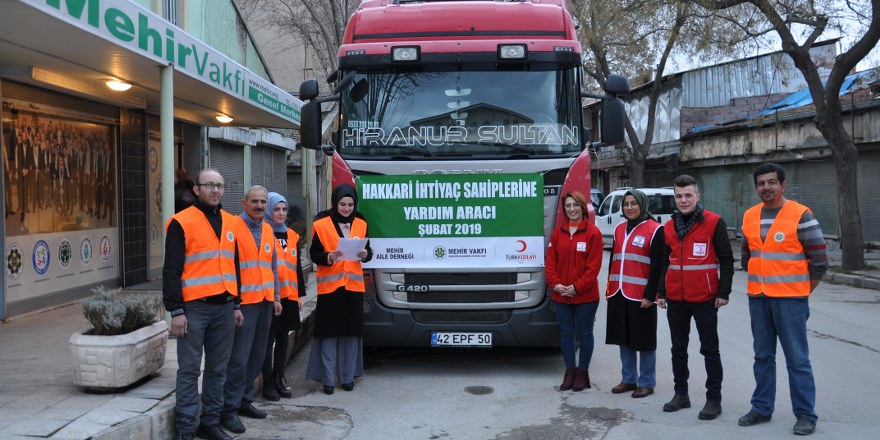 Hakkari ve Cizre'deki ihtiyaç sahiplerine kıyafet yardımı