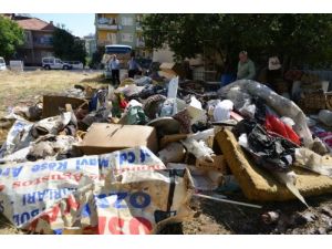 Uşak'ta Bir Çöp Ev Boşaltıldı