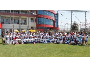 Nilüfer Yaz Spor Okullarına 910 Öğrenciye Sertifika Aldı