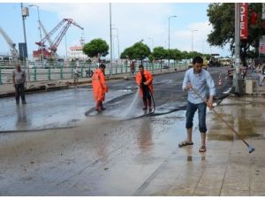 Yağmur Sonrası Temizlik Çalışmaları Devam Ediyor