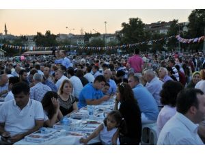Tekirdağlılar Ak Parti İftarında Bir Araya Geldi