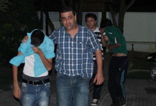 Hırsız kardeşler yine yakalandı