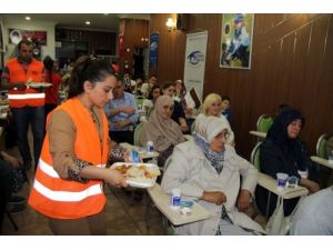 Kimse Yok Mu Derneği, Şehit Aileleri Ve Gazileri İftarda Buluşturdu