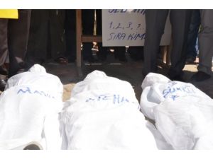 Sınırdaki Gerginliğe, Kefenli Protesto