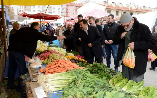 Kılca ev ziyareti yaptı  pazar esnafıyla buluştu