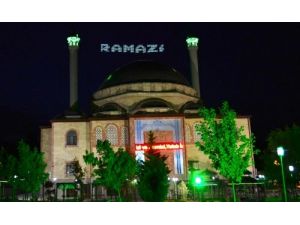 Kırıkkale'de Camilere Dijital Mahya Takıldı