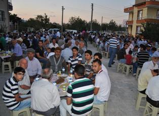 Kozanlılar Derneği iftar programı düzenledi