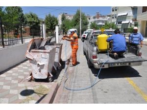 Akçay’da Çöp Konteynerleri Yıkanıp Parfümleniyor