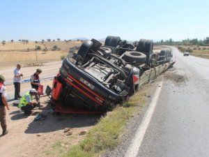 TIR ters döndü: Can kaybı yok!