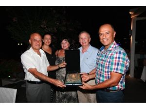 20 Yıldır Tatilini Side'de Yapan Başkonsolos Sestak'a Plaket