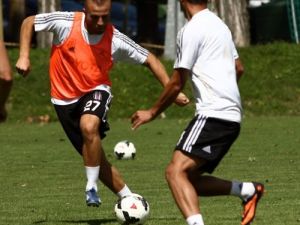 Beşiktaş, Hazırlıklarını Sürdürüyor