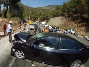 Ölüdeniz Yolunda Zincirleme Trafik Kazası: 1'i İngiliz 4 Yaralı