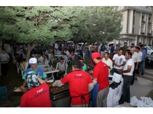 İftar Çadırları Üniversite Öğrencilerinden Yoğun İlgi Görüyor