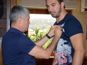 Başkan Sözen, Ali Gürbüz'ü 2 Cumhuriyet Altına Ödüllendirdi