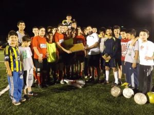 U-17 Fulbolcularından Hocalarına Doğum Günü Sürprizi
