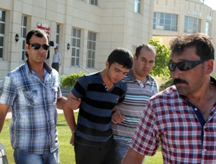 Tuvalet penceresinden girip laptop çaldı