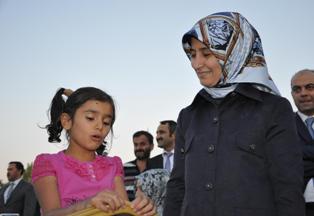 Sare Davutoğlu yetimlerle iftarda buluştu