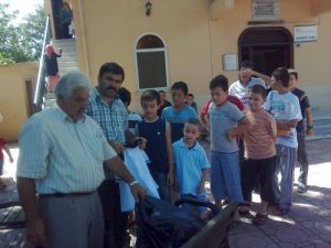 Kur'an Kursu Öğrencilerine Bayramlık