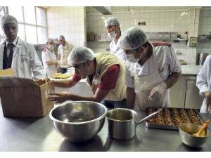 Ankara'da 636 Tatlı Ve Şekerlemeci Denetlendi