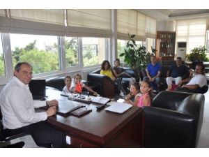 Minik Teniscilerden Dalgıç'a Ziyaret