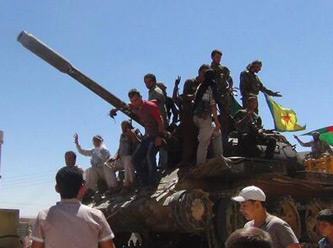 PYD böyle 'şov' yaptı!