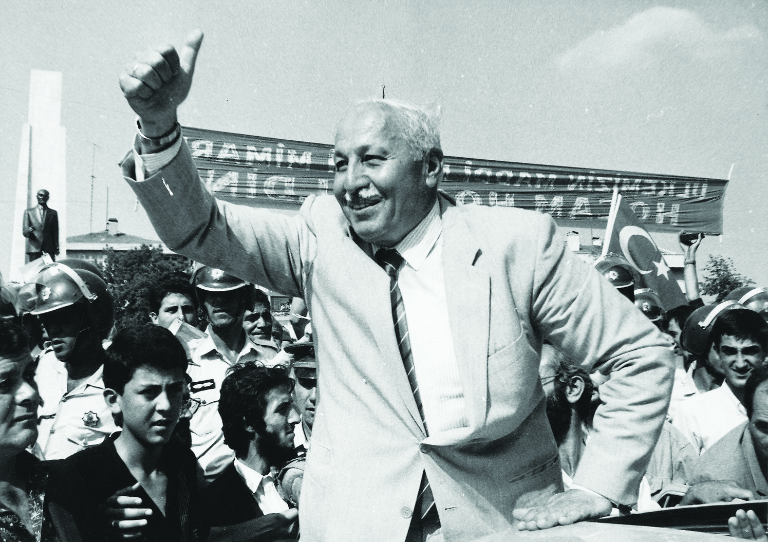 Erbakan Hoca önümüzü aydınlatıyor