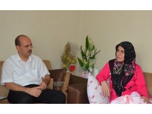 Baştuğ, Felçli Personel Meryem’i Evinde Ziyaret Etti