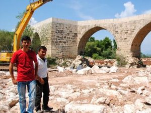 Tarihi Belkıs Köprüsü'nde Restorasyon Başladı