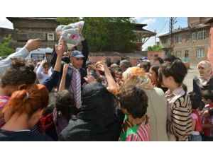 Yakutiye Belediyesi, Yoksul Ve Çocukları Sevindirdi