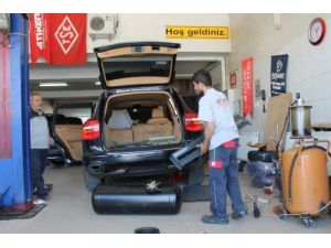 Porsche Marka Aracına Tüp Taktırdı