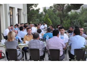 Uşak Üniversitesi, Personeline İftar Verdi