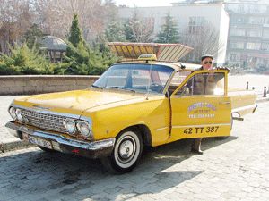 36 yıllık Chevrolet turistlerin ilgi odağı