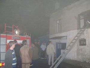 Seydişehir'de yangın: 2 kişi dumandan etkilendi