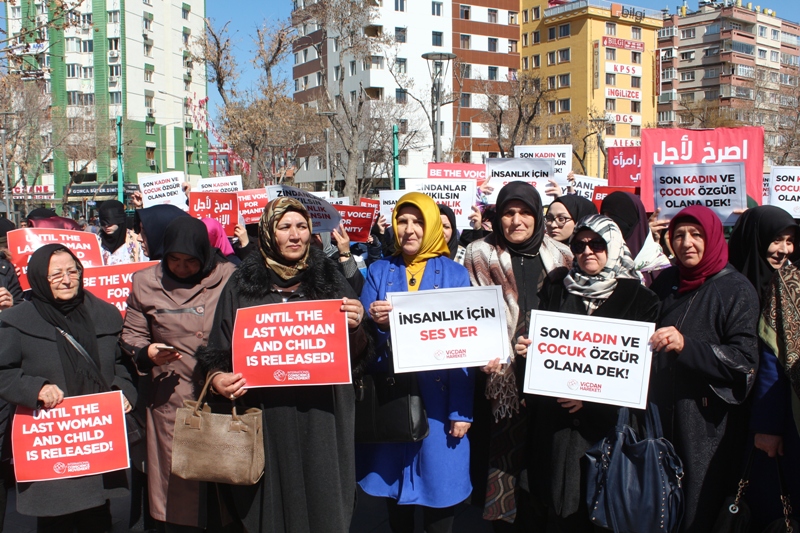 Hapislerdeki kadınlar için ses verdiler