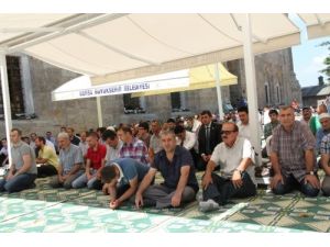 Ulu Camii Ramazan'ın Son Cumasında Doldu Taştı