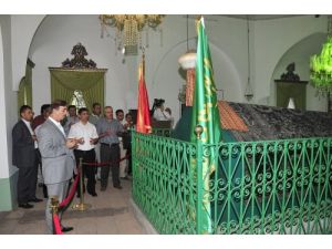 Polis, Yıldırım Beyazıd'ın Türbesinin Sanduka Örtüsünü Çalanların Peşinde