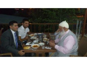 Gençler Huzurevi Sakinlerini İftarda Yalnız Bırakmadı
