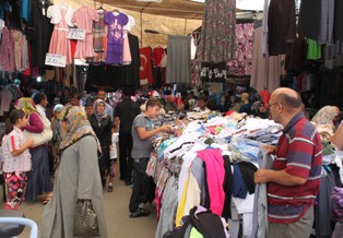 Çarşı'da bayram telaşı