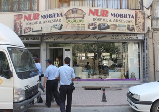Karatay zabıta ekipleri tabela avına çıktı