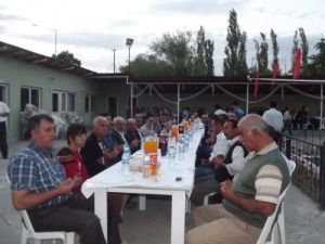 Mhp Kağızman İlçe Teşkilatı Bin 100 Kişiye İftar Verdi