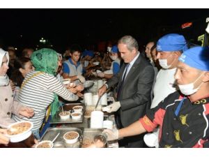 Büyükşehir, Kadir Gecesi'nde 10 Bin Kişiye Aşure Dağıttı
