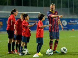 Barcelona Filistinli çocuklarla idman yaptı