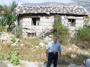 Tahta damlı eski evler ilgi çekiyor