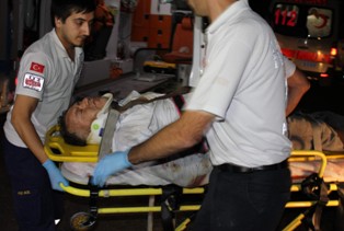 İki otomobil kafa kafaya çarpıştı: 9 yaralı