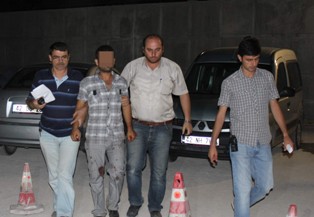 Karısının sevgilisini 18 yerinden bıçaklayarak öldürdü