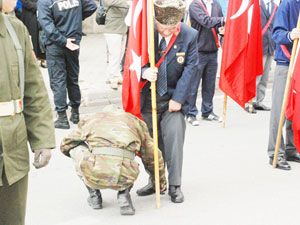 Mehmetçik’ten Gazi’ye vefa